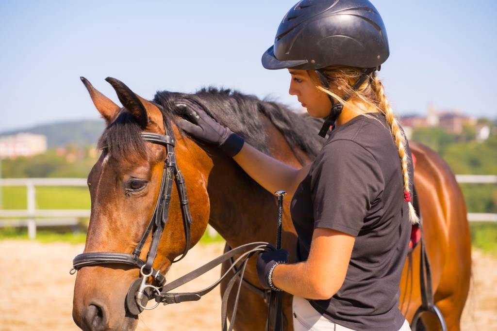 Llevar un buen casco es esencial para practicar la equitación con seguridad